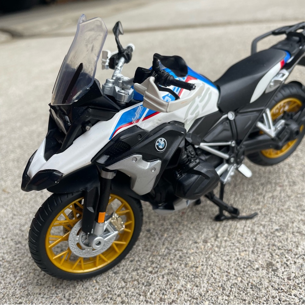 2019 BMW R1250 GS Diecast Motorcycle Model 1:12 Maisto - Picture 9 of 16
